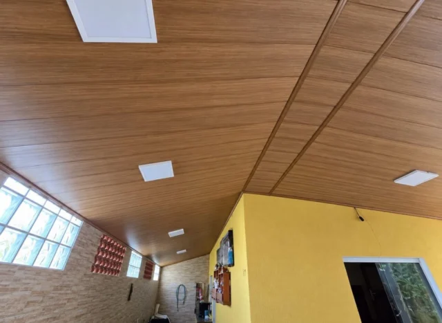 Linha Econômica | Amadeirado Cerejeira 🤎  Uma opção para quem busca o visual amadeirado, aconchego e um ótimo custo-benefício.