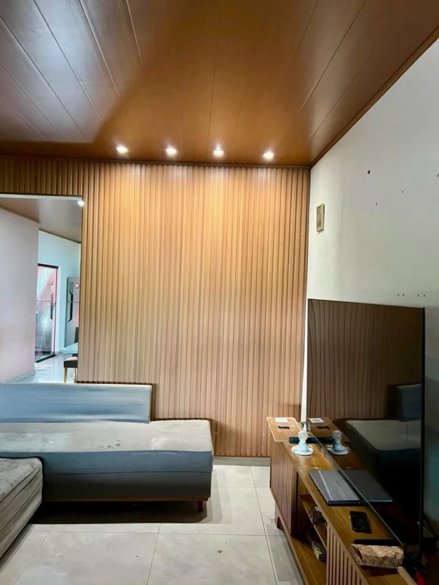 TETO VINÍLICO ANGELIM + PAINEL RIPADO ANGELIM ✨  Projeto realizado com acabamento impecável e resultado 100% fiel à realidade!